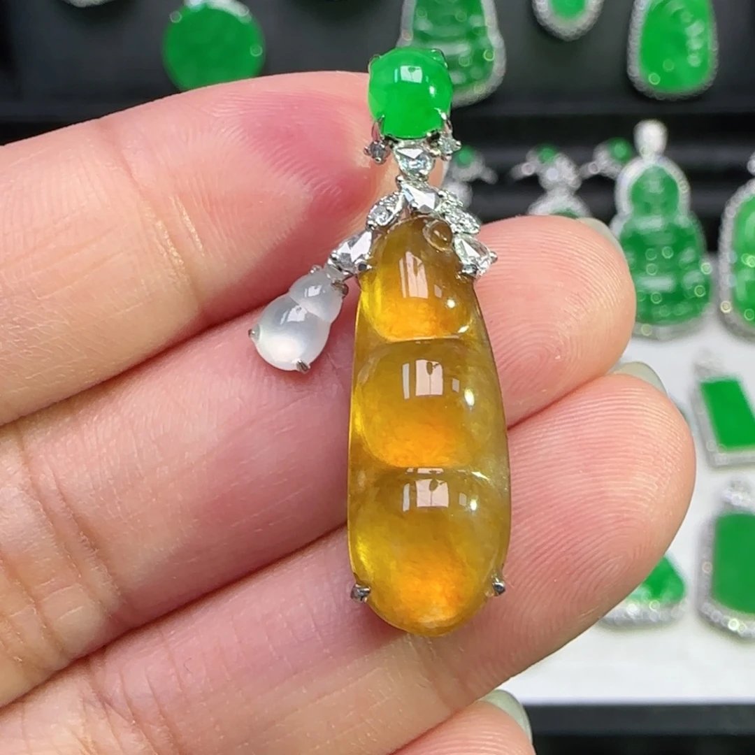 翡翠18K金镶嵌颈饰吊坠