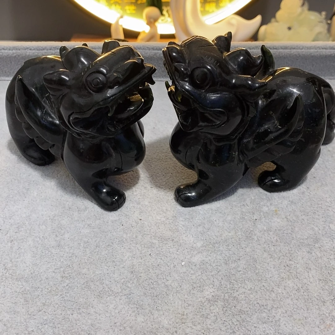 团***致蛇纹石玉未镶嵌颈饰