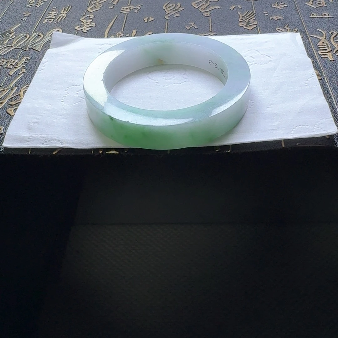 未镶嵌翡翠手镯定制翡翠