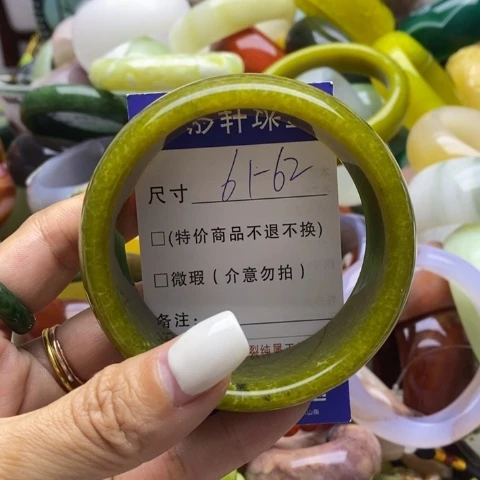 蛇纹石玉手镯未镶嵌