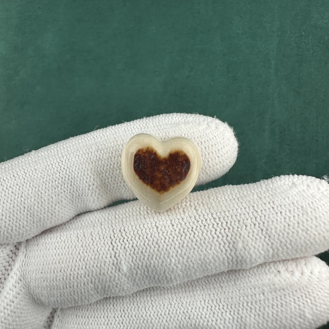 D9502天然猛犸牙爱心16.8*16.2mm支持鉴定 假一罚四