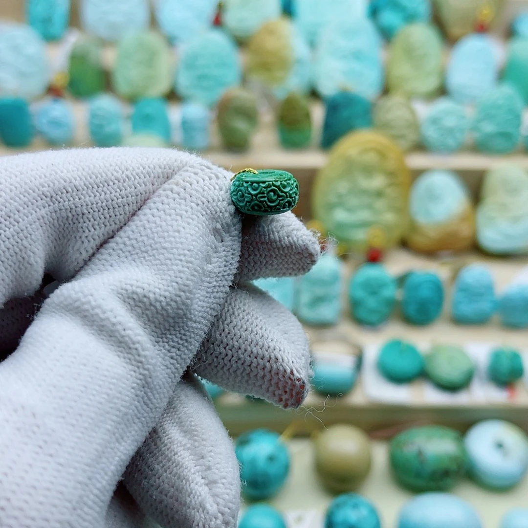 绿松石未镶嵌珠宝奇石