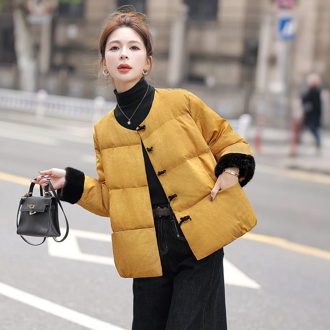 丝柏舍2025秋装新款女装单排扣宽松款圆领拼接羽绒服S53B2387Y