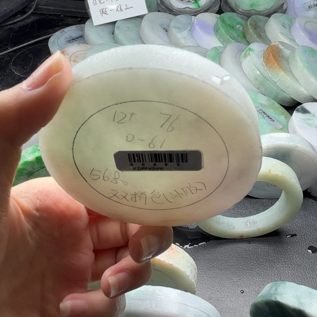 定制翡翠未镶嵌翡翠手镯