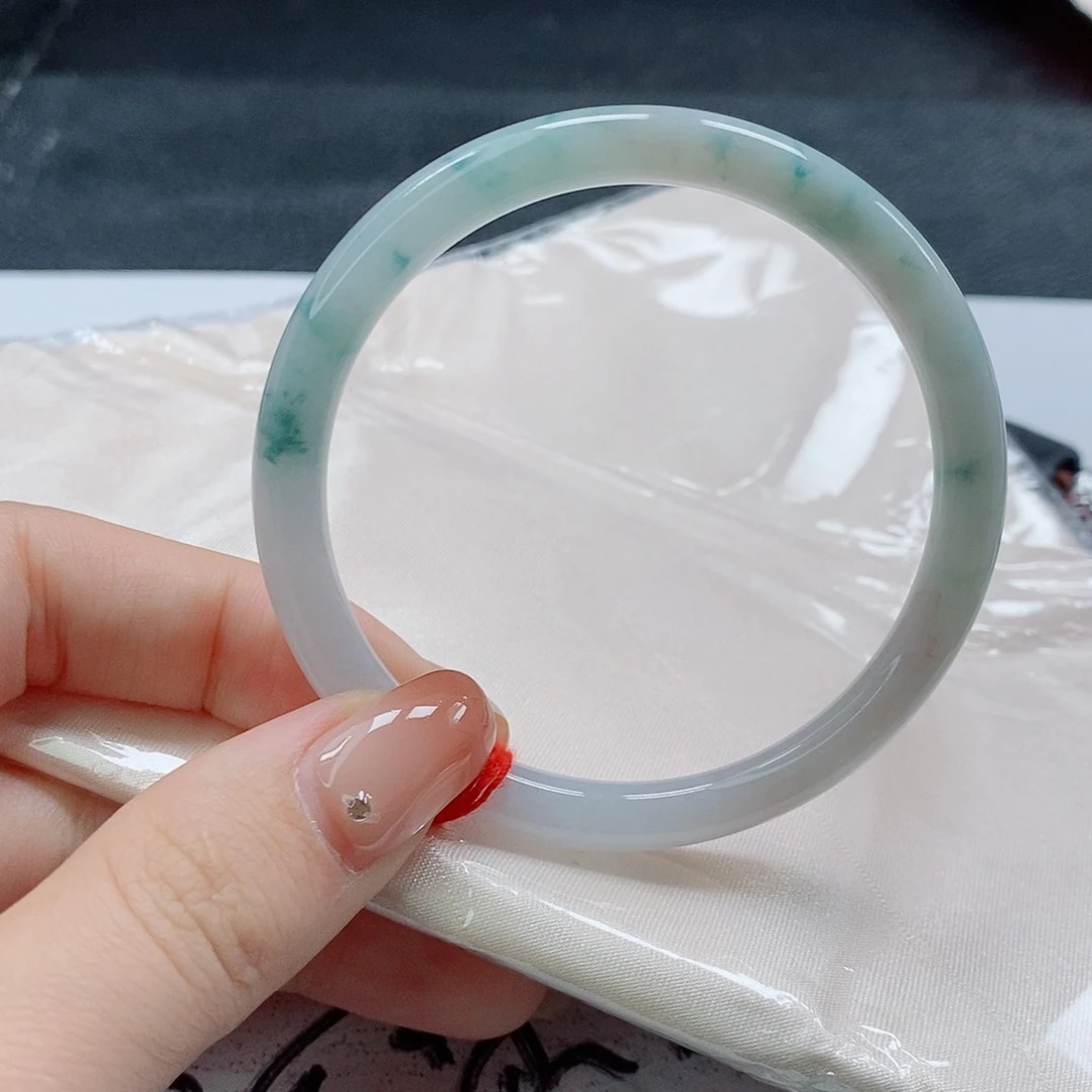 【闪购商品】未镶嵌手镯（圆镯）翡翠486号