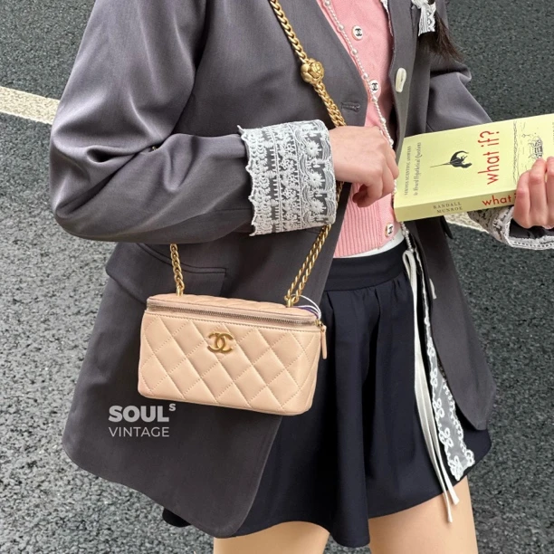 95新 Chanel/香奈儿 浅米色 羊皮 23s山茶花化妆包/639935834