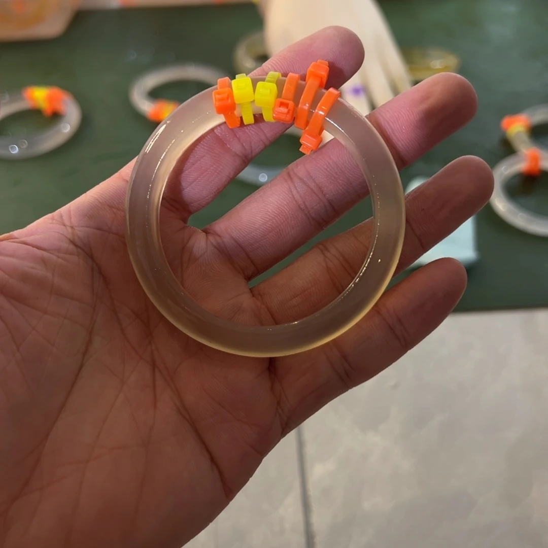 玛瑙/玉髓手镯未镶嵌?****儿