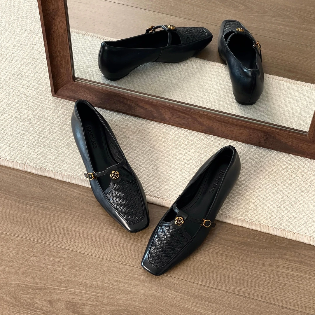 HUSSLOVE 头层牛皮·跟高3CM·通勤百搭编织山茶花方头内增跟单鞋