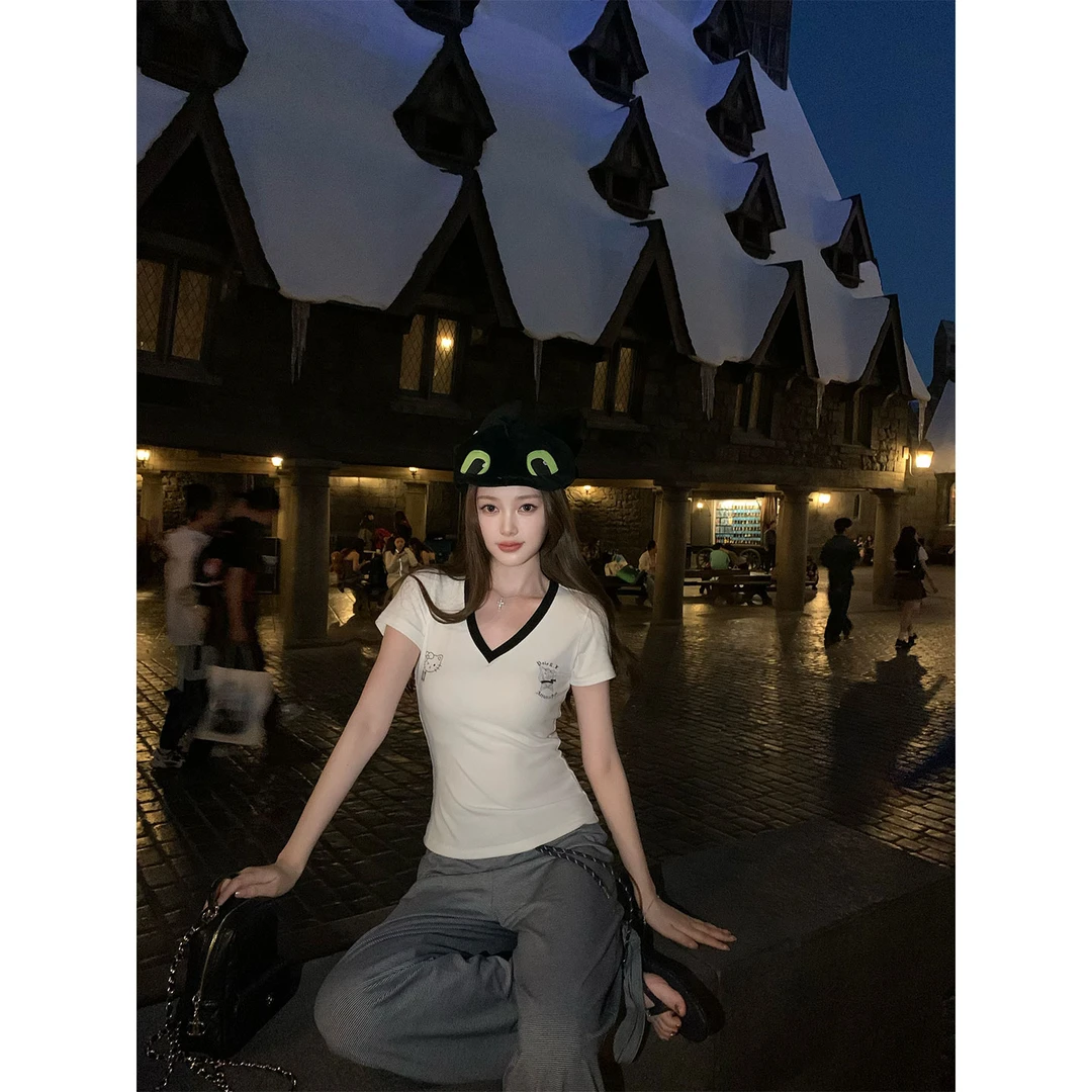 【自由科切拉】复古kitty印花 撞色V领正肩收腰t NN2505026