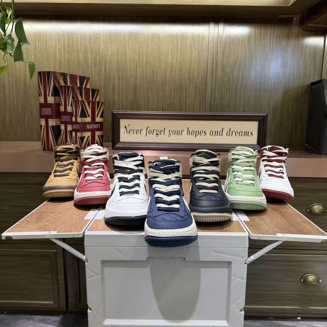 2025秋冬新款韩版系带潮流运动中帮休闲鞋舒适软底透气百搭潮男鞋