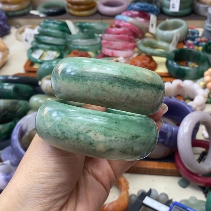 未镶嵌手镯石英质玉