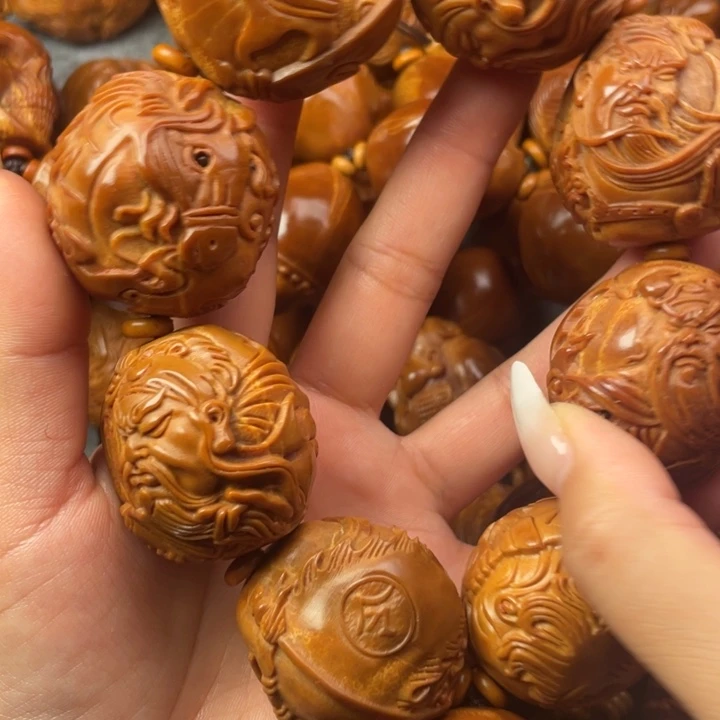 孙***国橄榄核吊坠橄榄核手持