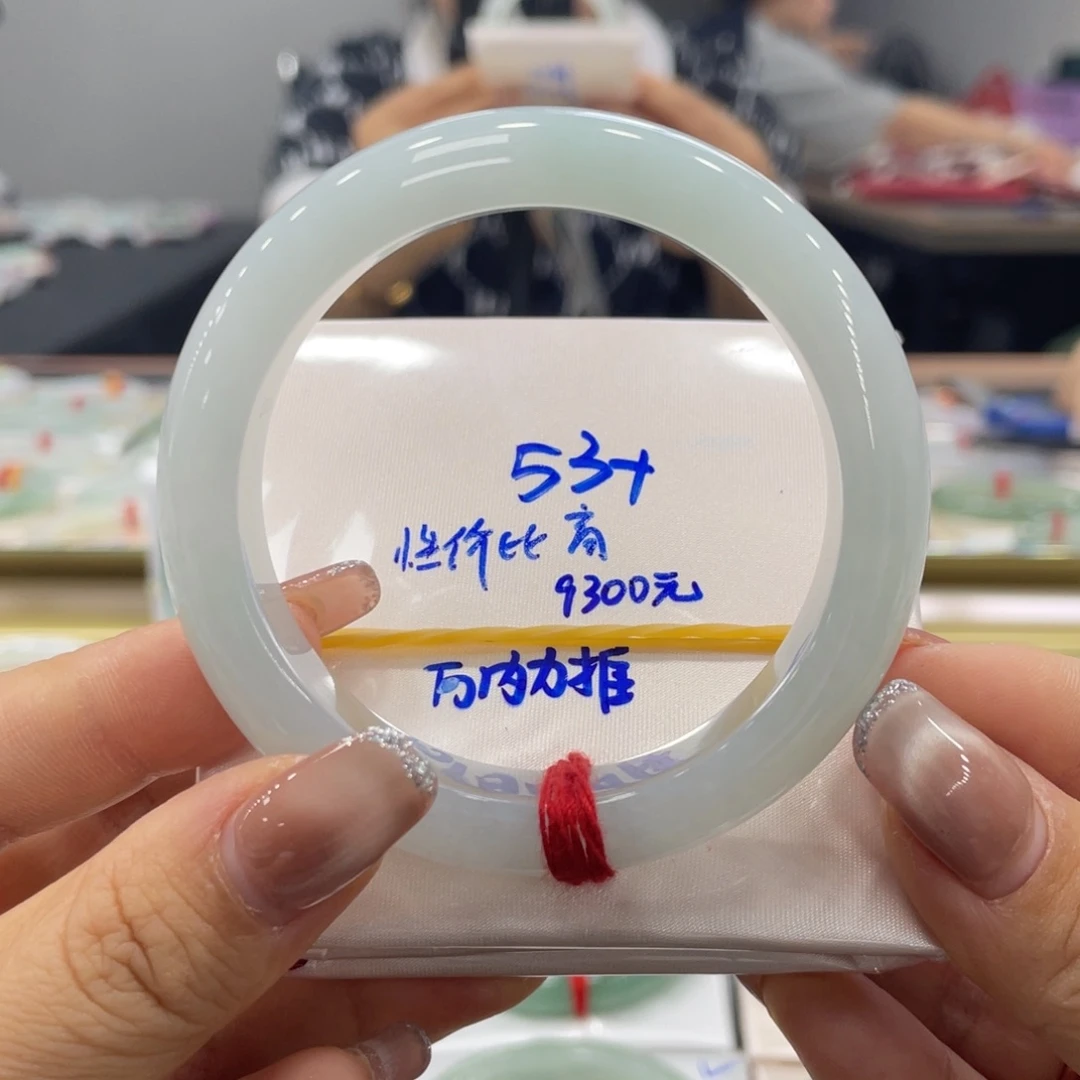 翡翠手镯未镶嵌翡翠