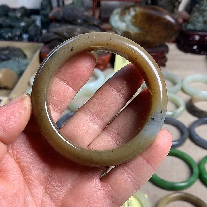 衡***）和田玉（糖玉）未镶嵌颈饰