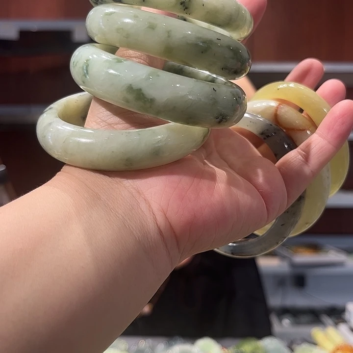 岫玉未镶嵌毛衣链