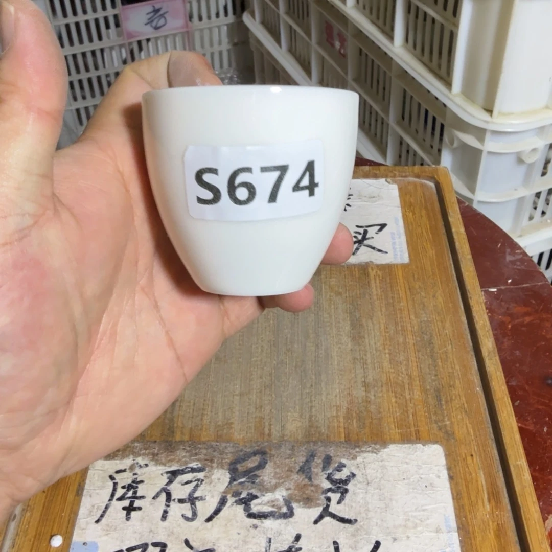 微瑕疵介意勿拍陶瓷器皿B044