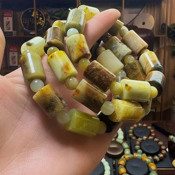 蛇纹石玉颈饰未镶嵌