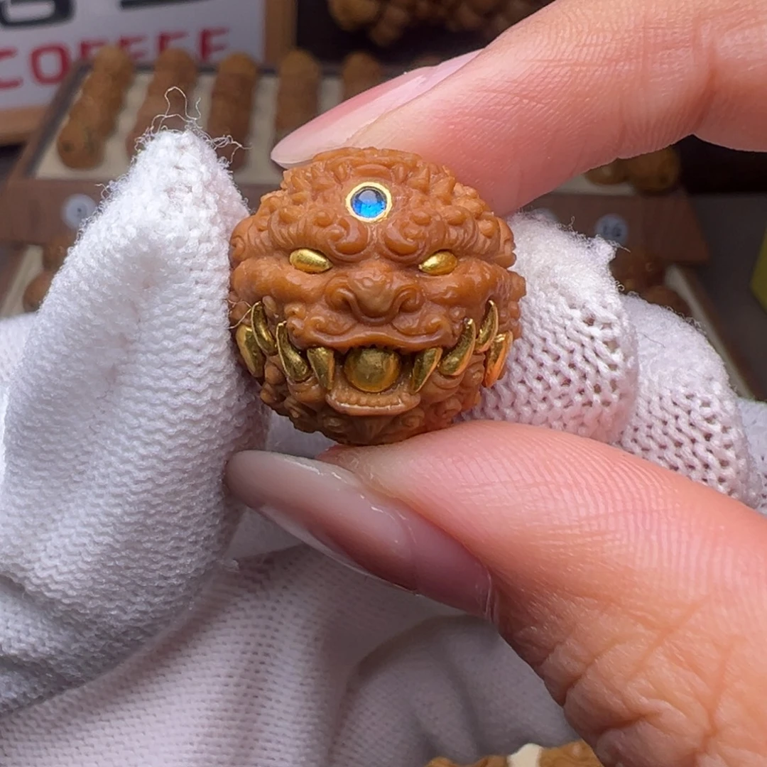 把件猴头核桃精修镶嵌金唐狮全品有正常封口线