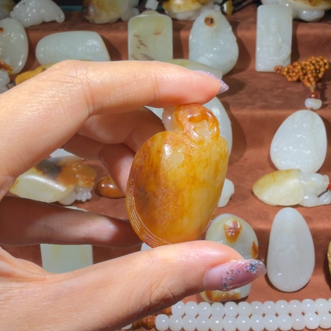 干***面和田玉未镶嵌颈饰