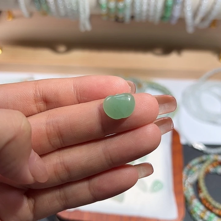 翡翠未镶嵌手链翡翠材质