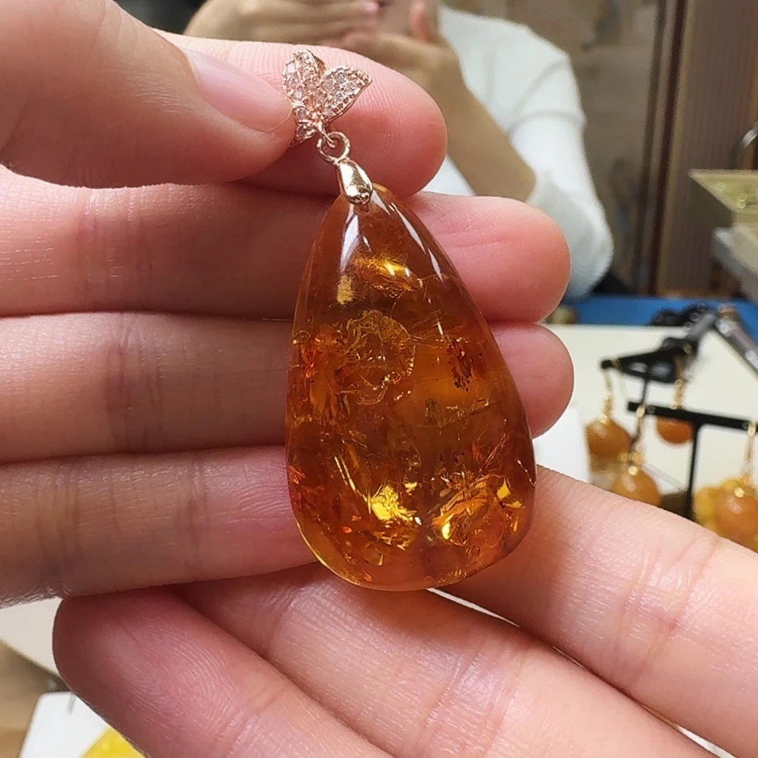 琥珀未镶嵌颈饰吊坠