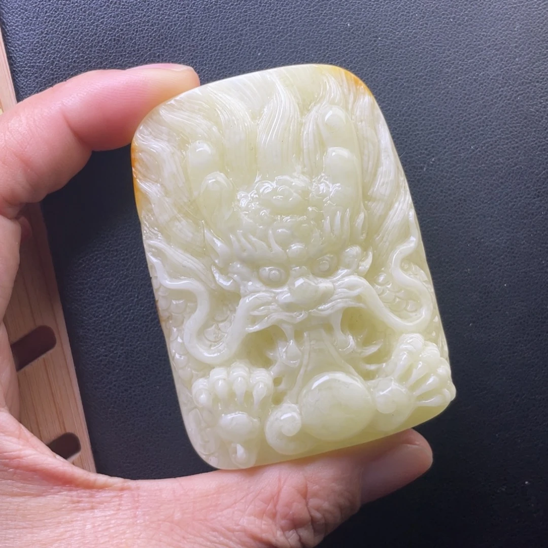 琥珀未镶嵌颈饰天然的琥珀蜜蜡