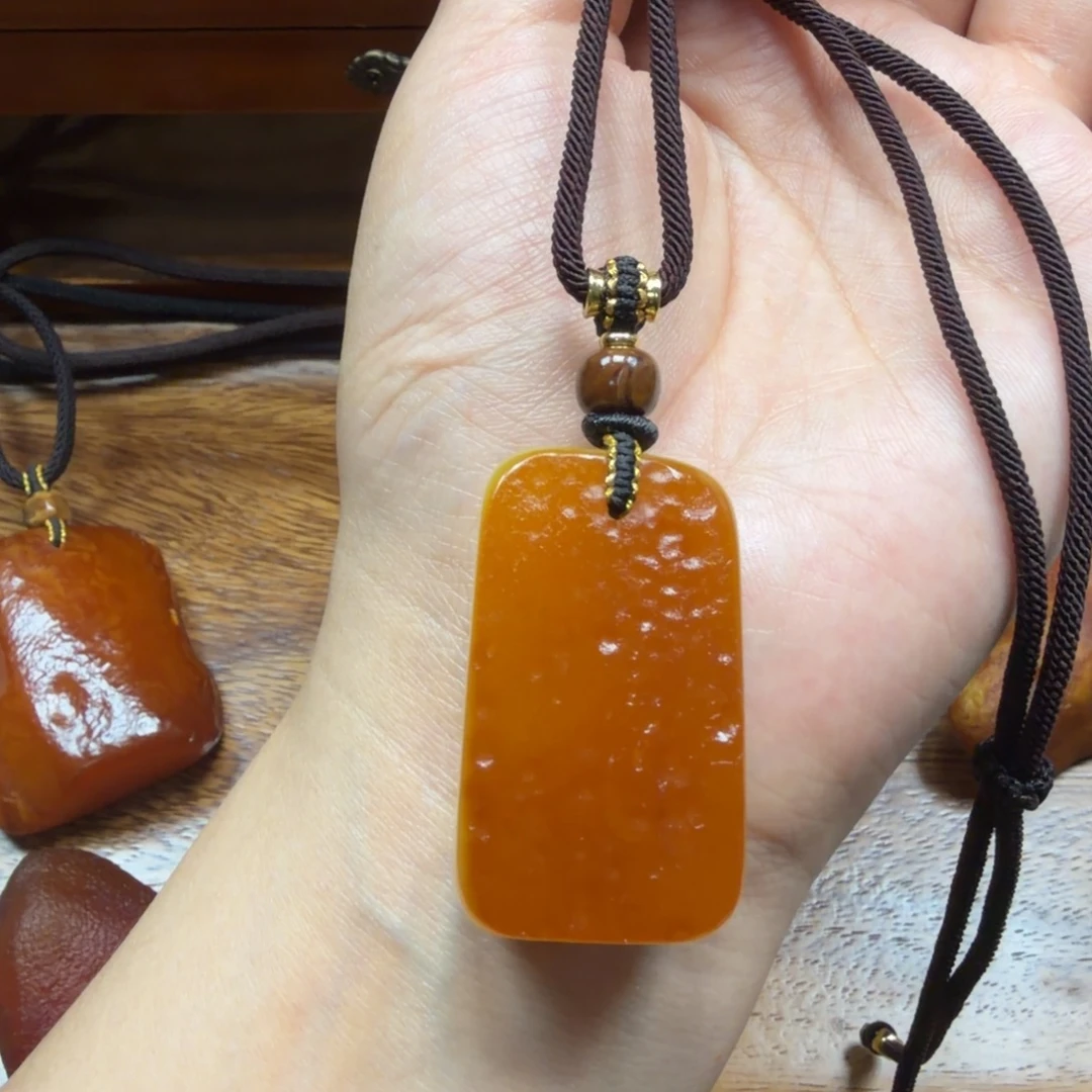 琥珀未镶嵌吊坠(赠链)