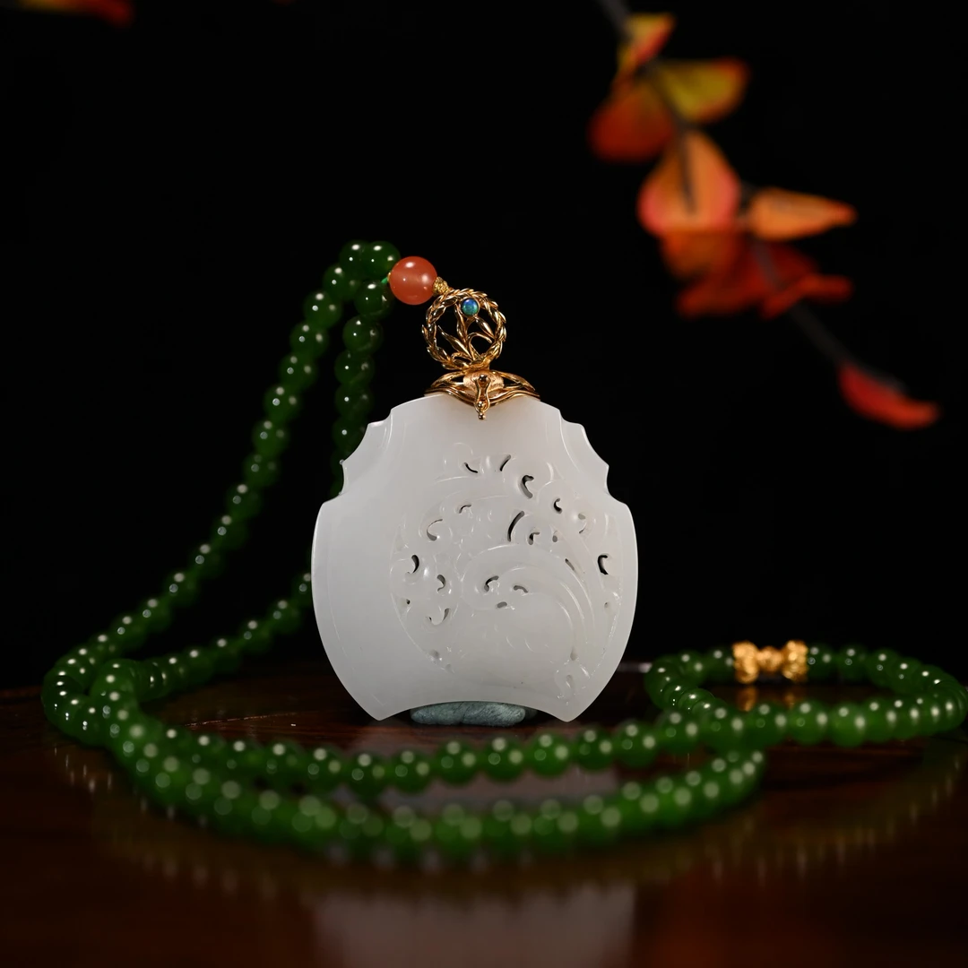 LOT8886 和田玉白玉香囊挂件/保利