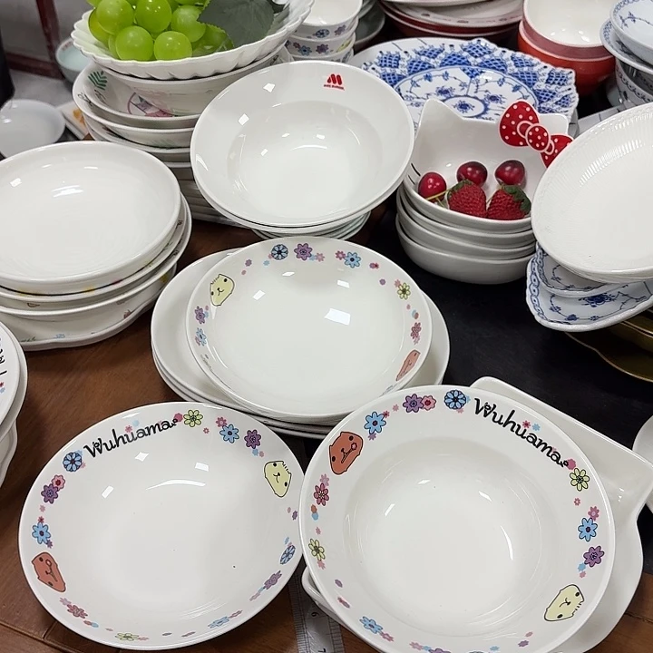 三件套碗卡皮巴拉。