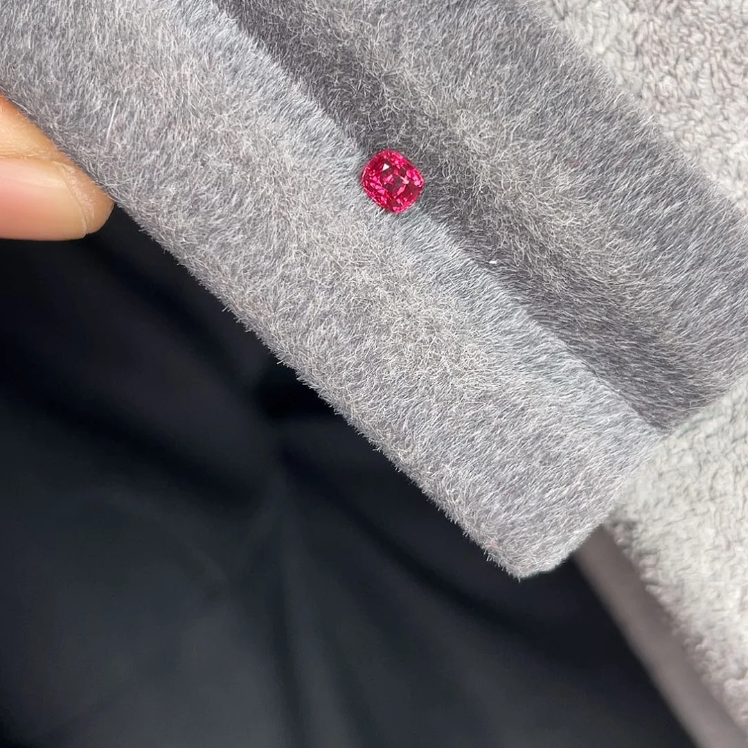 尖晶石裸石未镶嵌0.48Ct。