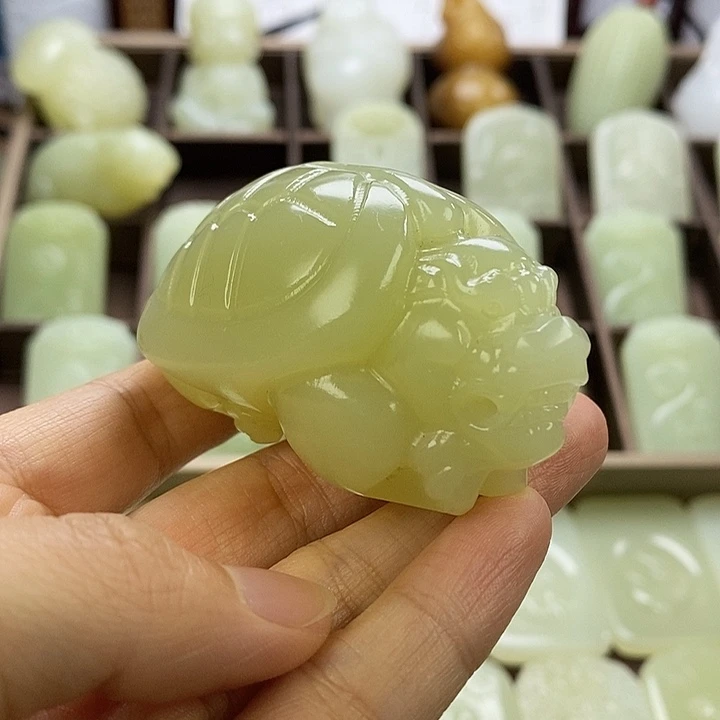 昆仑石手把件龙龟