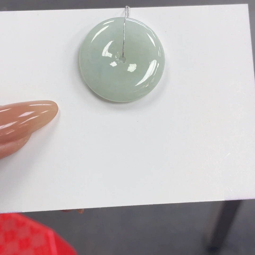 翡翠颈饰未镶嵌平安扣