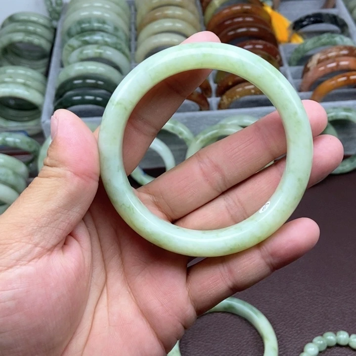 蛇纹石玉手镯未镶嵌？*？