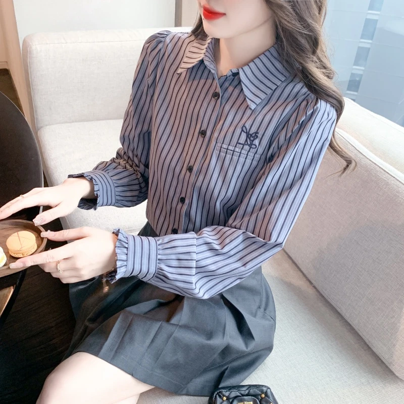 春秋季2025新款时尚减龄条纹衬衫女长袖刺绣女士衬衣休闲上衣洋气