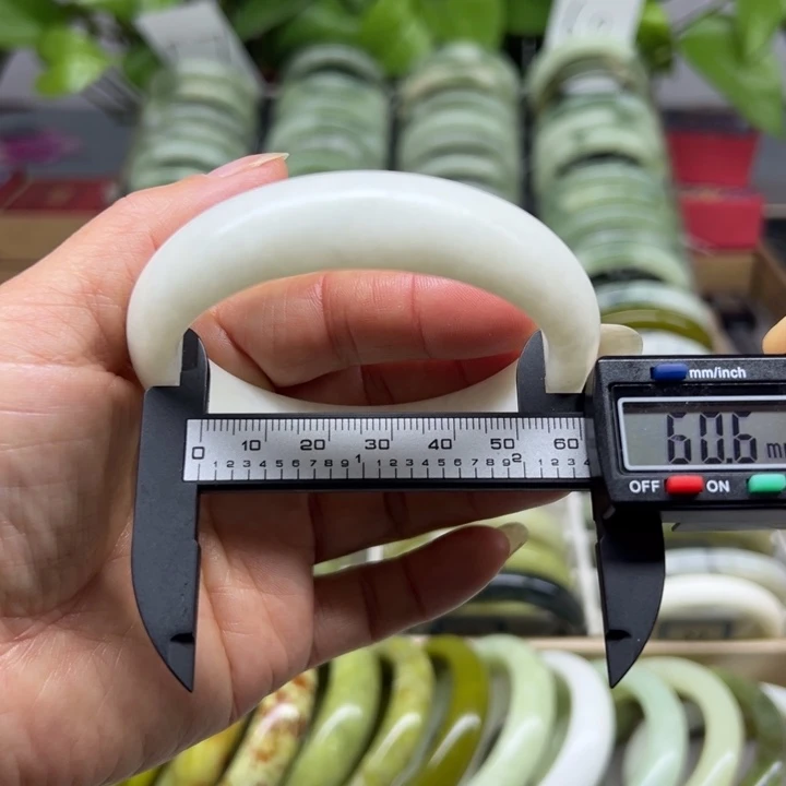 蛇纹石玉未镶嵌手镯30