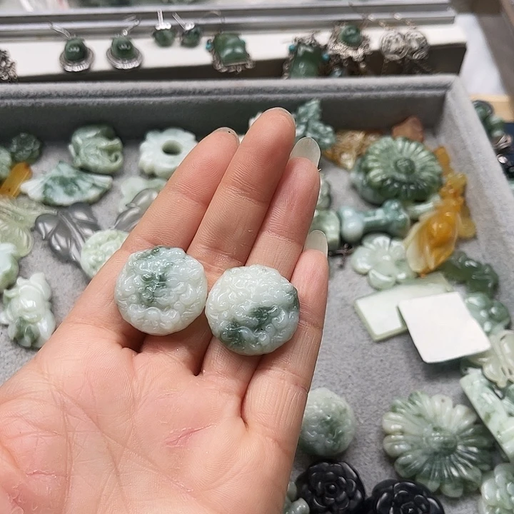 透闪石-蛇纹石玉未镶嵌颈饰?***?