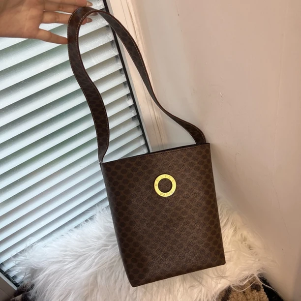 95新 Celine/思琳 单肩棕色老花大圆环皮质水桶托特包凯旋门腋下