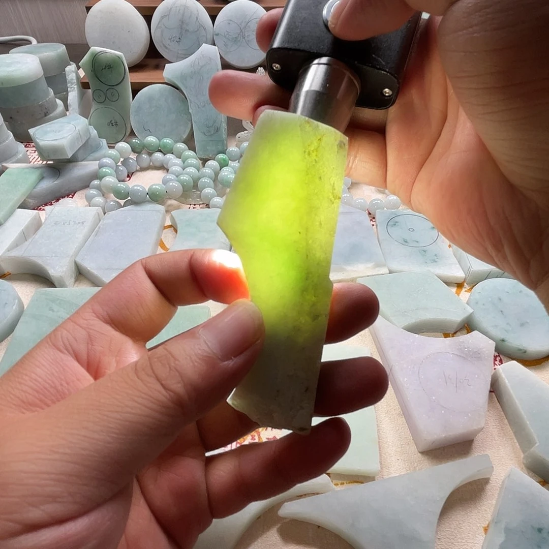 翡翠未镶嵌颈饰缅甸翡翠A货毛料