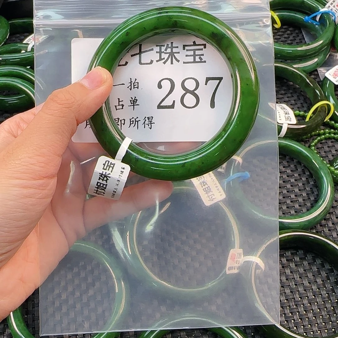 未镶嵌手镯和田玉朵**右手镯56 287