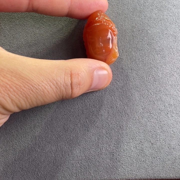 石英质玉（黄龙玉）未镶嵌颈饰