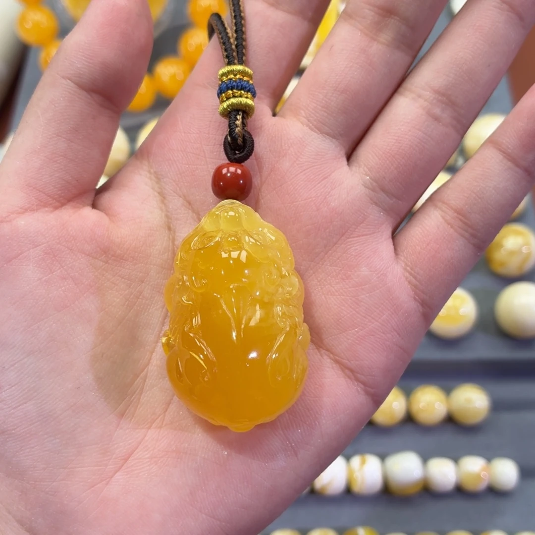 琥珀未镶嵌裸石貔貅