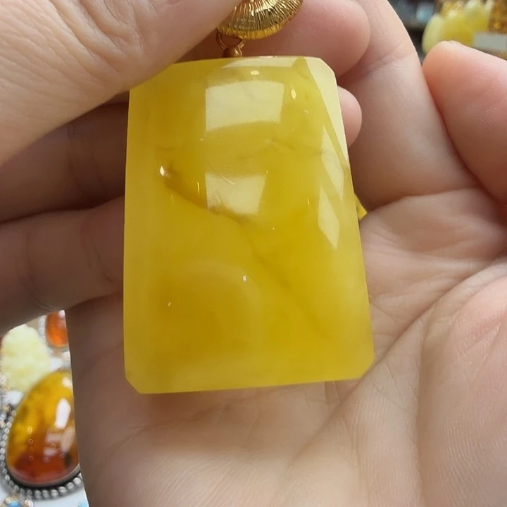 人***牛琥珀未镶嵌珠宝奇石