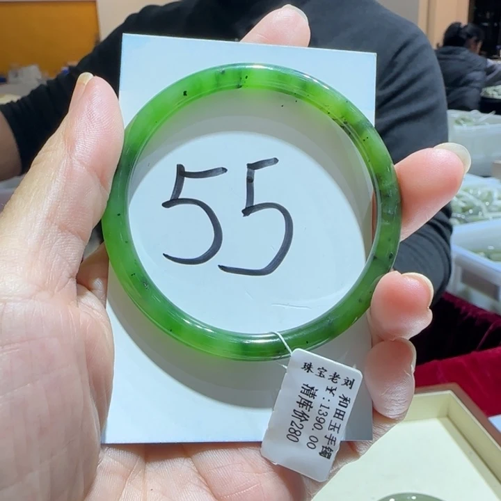 和田玉未镶嵌手镯075