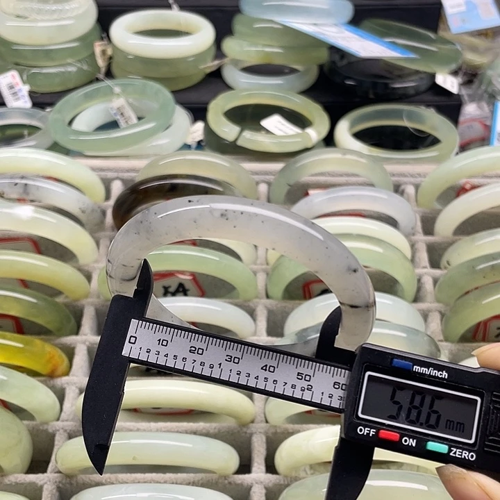 蛇纹石玉未镶嵌手镯80