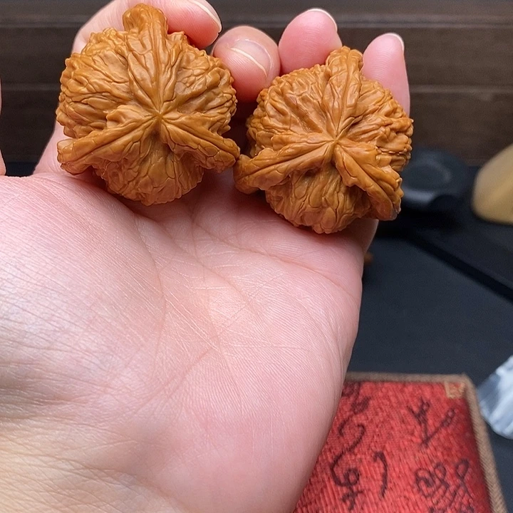 『****文玩核桃把件白奔