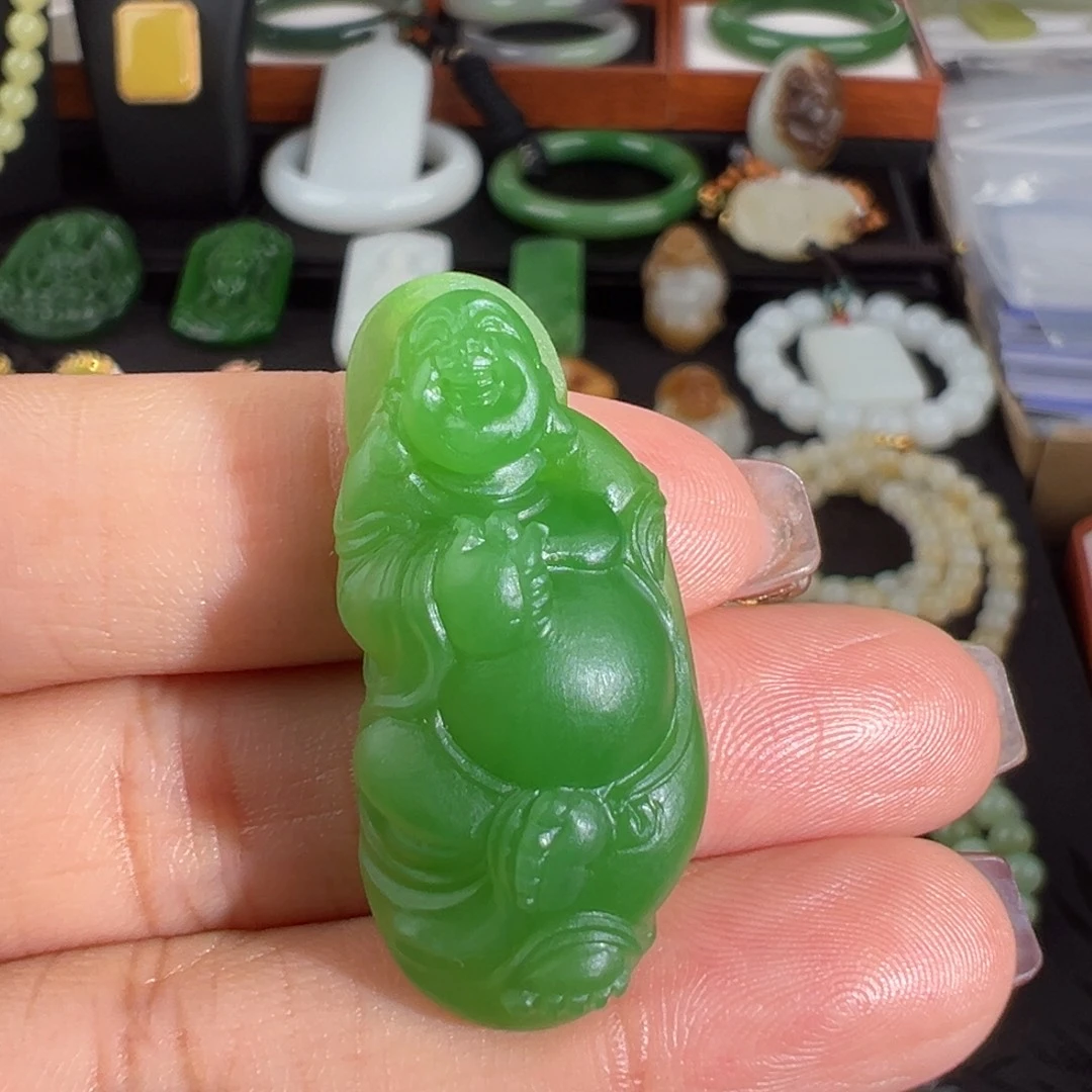 和田玉（碧玉）未镶嵌颈饰果绿高色佛公
