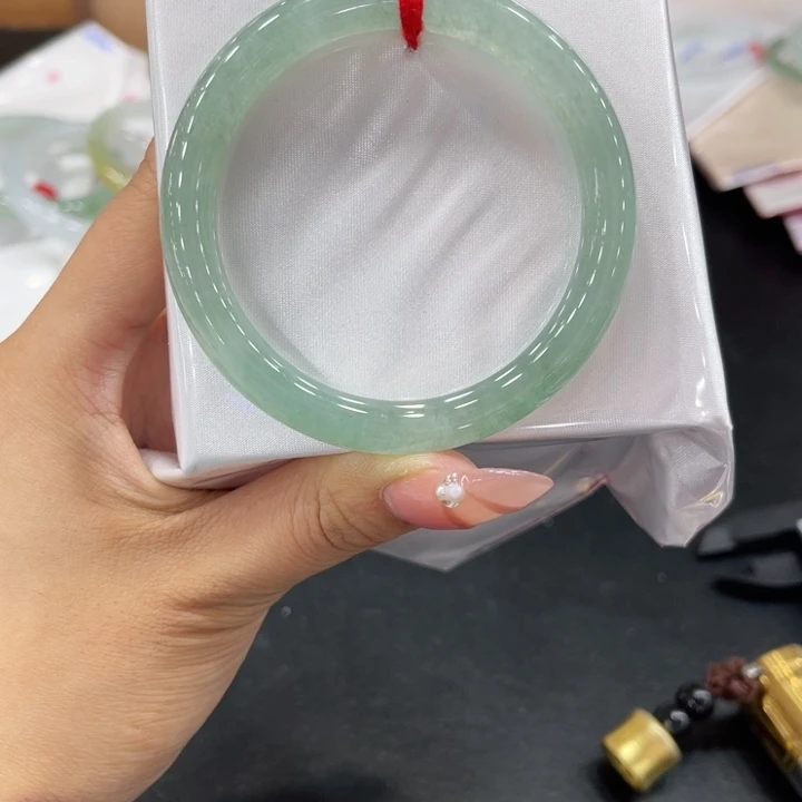 翡翠手镯未镶嵌翡翠5354