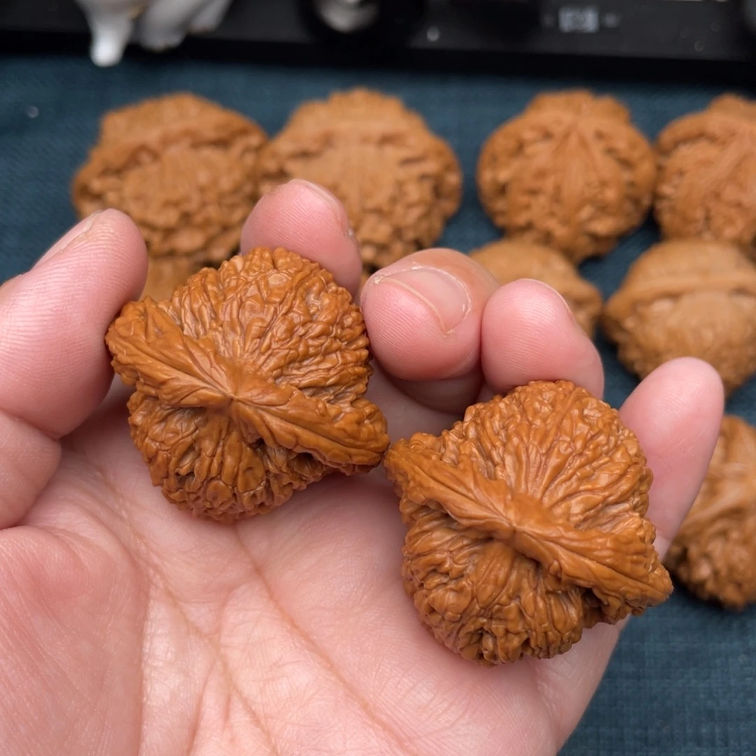 把件文玩核桃全品红皮三角疆39