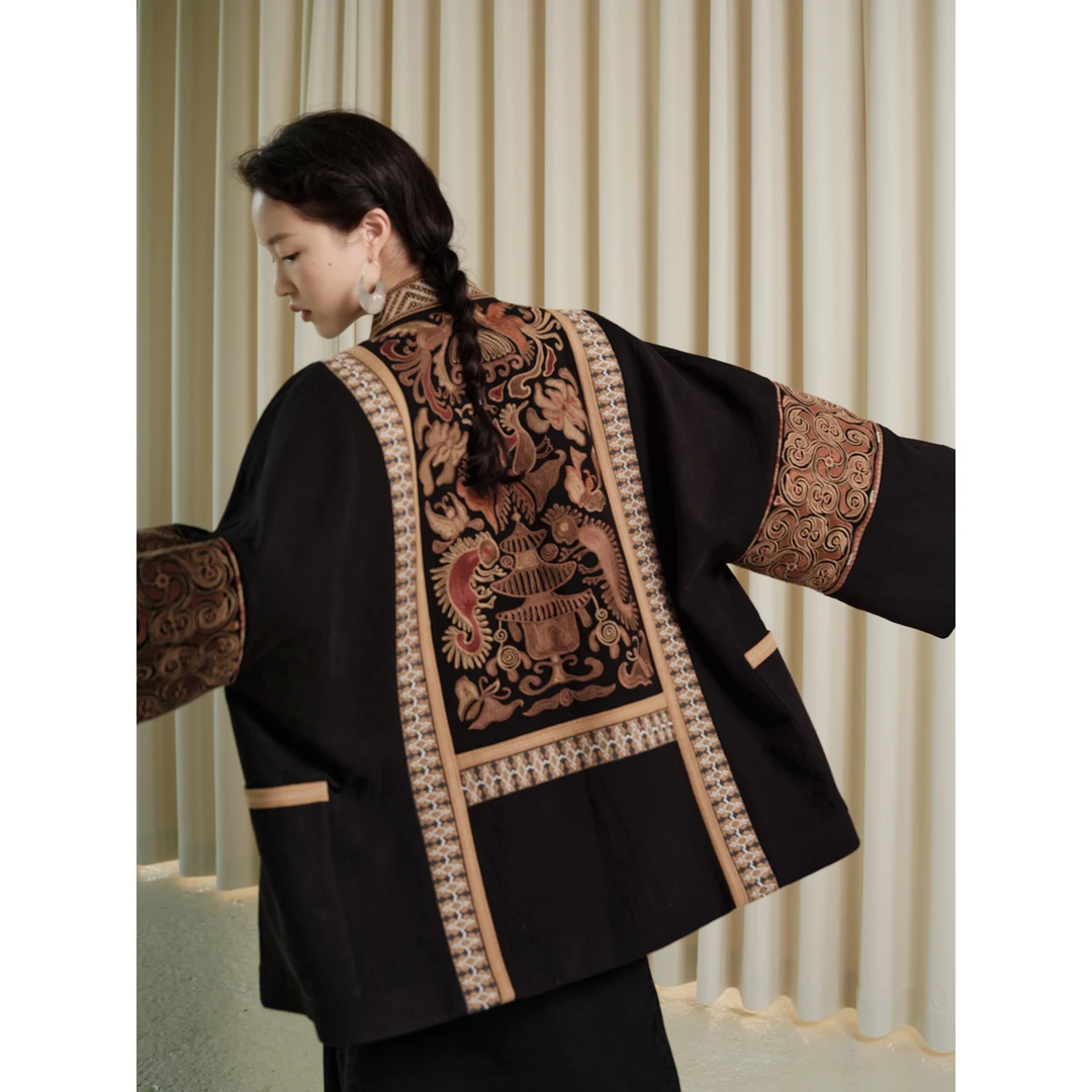 苗绣风格 75万多针刺绣 | 立领交叠门襟短款厚实外套秋冬