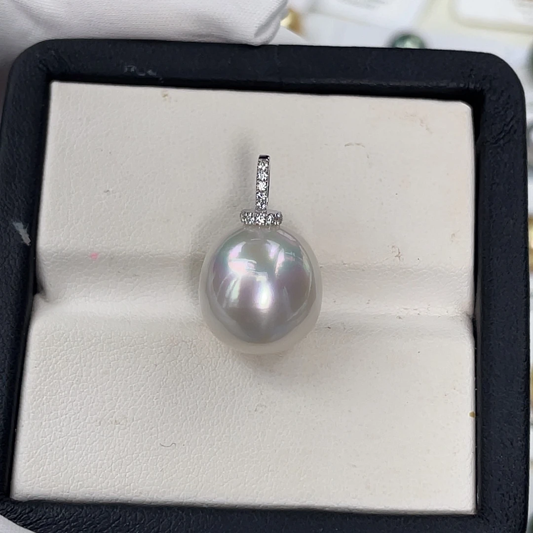 颈饰18K金镶嵌海水珍珠澳白吊坠13.9mm